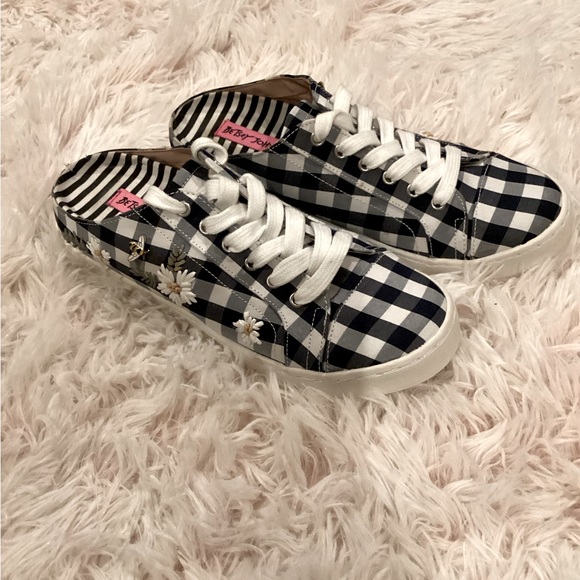 BETSEY JOHNSON EDNA BLACK WHITE CHECKERED BUMBLEBEE SLIP ON SNEAKERS SZ. 7.5 - Picture 2 of 10